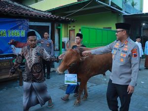 Polres Klaten Salurkan 60 Hewan Kurban kepada Warga