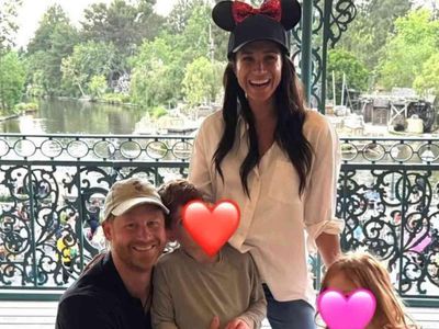8 Momen Seru Pangeran Harry-Meghan Markle Rayakan Ultah Lilibet di Disneyland