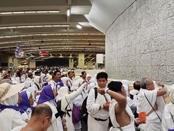 Petugas-Syarikah Siapkan Mobil Golf untuk Evakuasi Jemaah RI Nyasar di Mina