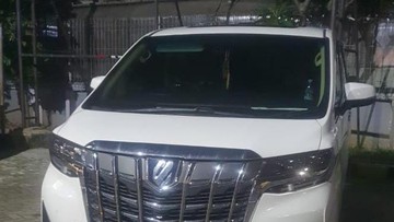 2 Pria di Bekasi Gelapkan Mobil Rental, Alphard-Fortuner Digadai Murah