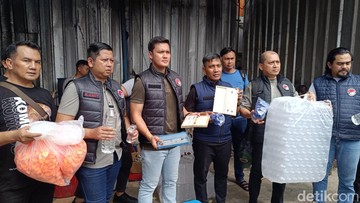 Polisi Gerebek Gudang Miras Oplosan di Bogor, 160 Jeriken Ciu Disita