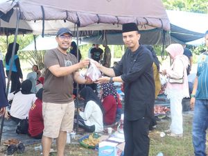 Polres Kuansing Distribusikan 450 Paket Daging Kurban ke PHL hingga Warga