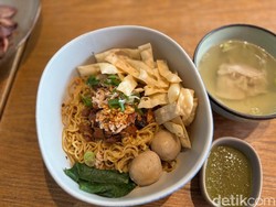 Sinilagi! Kafe Langganan Ibu-ibu Ngemil Bolo Bun dan Ngopi