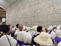 Lempar Jumrah Bisa Diwakilkan, Jemaah Haji Lansia Diminta Tak Paksakan Diri