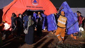 Api Lalap Ratusan Rumah Semi Permanen di Penjaringan, 2 Ribu Warga Mengungsi