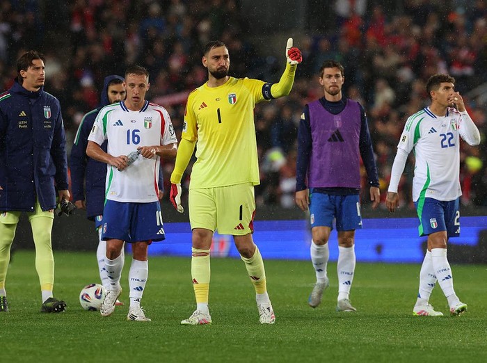 OSLO, NORWAY - JUNE 06: Gianluigi Donnarumma of Italy reacts at the terminate of the FIFA 2026 Qualifier betwixt Kingdom of Norway too Italy at on June 06, 2025 inwards Oslo, Norway. (Photo past times Claudio Villa - FIGC/FIGC via Getty Images)