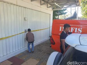 2 Maling Bersajam Satroni Toko di Semanu, Duit Puluhan Juta Raib 2 Maling Bersajam Satroni Toko di Semanu, Duit Puluhan Juta Raib