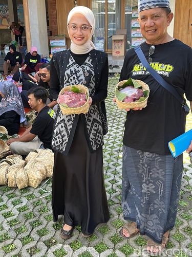 Wali Kota Kediri Menggunakan Besek dan Daun Jati Untuk Distribusi Daging Kurban