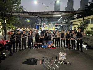 Polisi Tangkap 4 Remaja Hendak Tawuran di Jakpus, Sita 5 Celurit hingga Golok