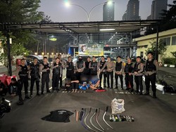 Polisi Tangkap 4 Remaja Hendak Tawuran di Jakpus, Sita 5 Celurit hingga Golok