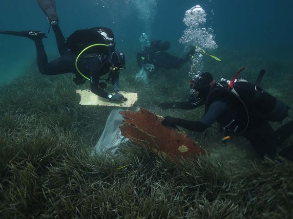 Aksi Penyelam di Alonissos: Angkat Sampah Laut, Lindungi Surga Bawah Air Yunani