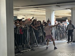 An Se Young Bikin Heboh Istora: Selfie dengan BL, Lempar Headband