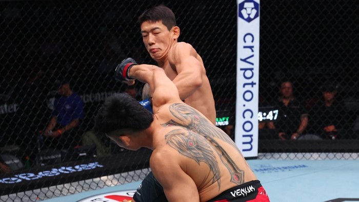 NEWARK, NEW JERSEY - JUNE 07: Jeka Saragih of Indonesia prepares to face JooSang Yoo of South Korea in a featherweight bout during the UFC 316 event at Prudential Center on June 07, 2025 in Newark, New Jersey.  (Photo by Ed Mulholland/Zuffa LLC)