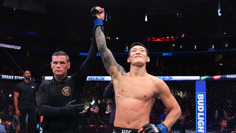Sementara Joo Sang Yoo menang pada debutnya di UFC. (Foto: Ed Mulholland/Zuffa LLC)