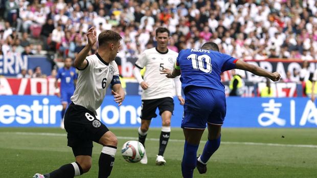 Soccer Football - Nations League - Third Place Play Off Match - Germany v France - MHPArena, Stuttgart, Germany - June 8, 2025 France's Kylian Mbappe scores their first goal REUTERS/Heiko Becker