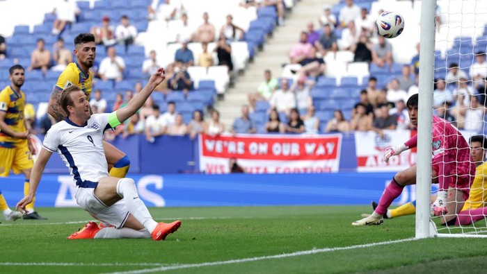 Kualifikasi Piala Dunia 2026 BARCELONA, SPAIN - JUNE 07: Harry Kane of England scores his teams first goal during the FIFA World Cup 2026 European Qualifier match between Andorra and England at RCDE Stadium on June 07, 2025 in Barcelona, Spain. (Photo by Eddie Keogh - The FA/The FA via Getty Images)