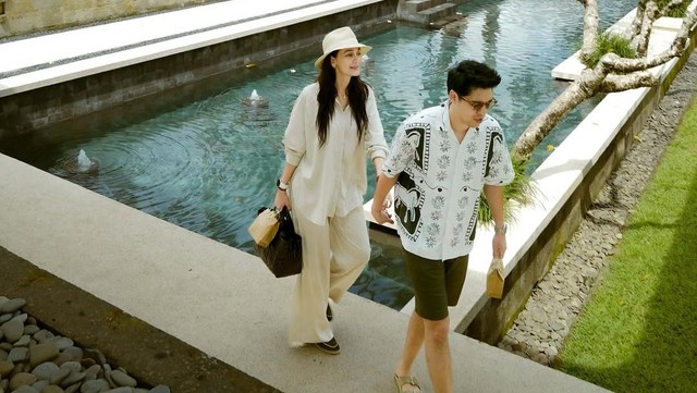 Berita Seputar Selebriti Insertlive Terkini : Masih Hangat Pengantin Baru, Luna Maya & Maxime Honeymoon Rayakan 1 Bulan Pernikahan