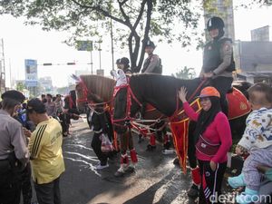 Magnet CFD Depok: Banyak Jajanan-Foto Bareng Polisi Berkuda