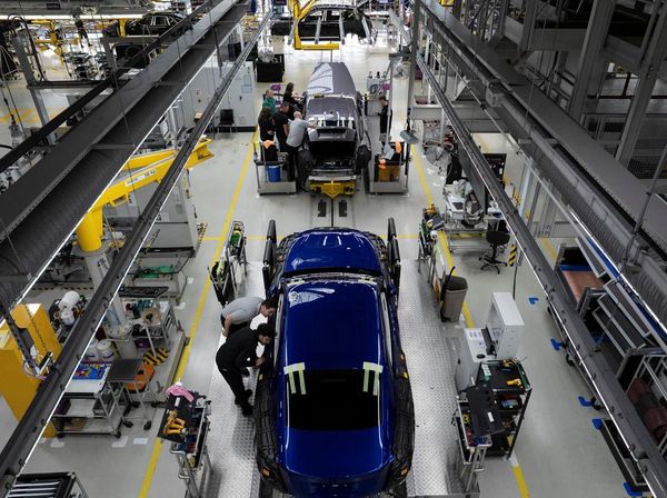 Mengintip Dapur Produksi Rolls-Royce di Goodwood Inggris