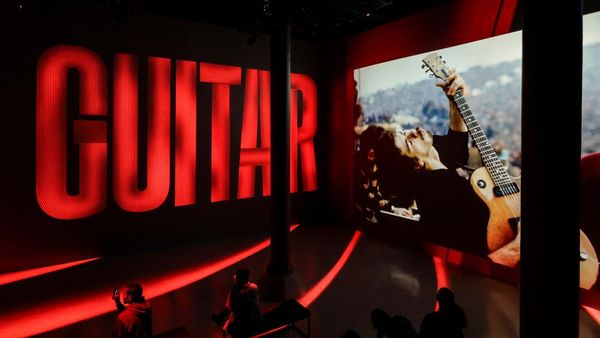 Menikmati Magisnya Konser Rock Lewat Pameran Imersif