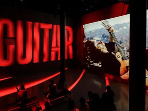 Menikmati Magisnya Konser Rock Lewat Pameran Imersif Menikmati Magisnya Konser Rock Lewat Pameran Imersif