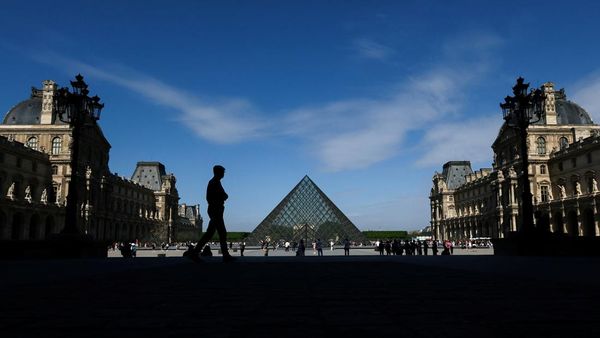 Menikmati Romansa Musim Semi di Paris