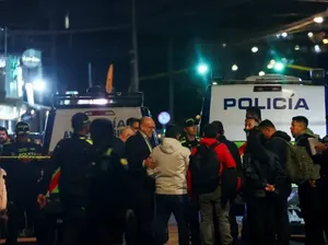 Momen Kandidat Capres Kolombia Ditembaki Saat Pidato di Bogota