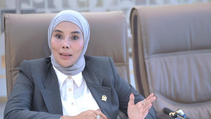 Okta Kumala Dewi Okta Kumala Dewi
