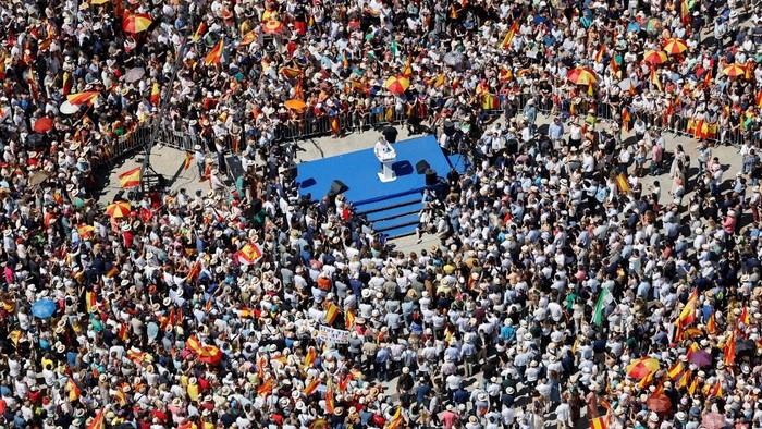 Puluhan Ribu Orang Demo Tuntut PM Spanyol Mundur Buntut Skandal Korupsi Puluhan ribu orang berunjuk rasa dalam demonstrasi yang diselenggarakan oposisi pemerintah di Madrid, Spanyol. Pendemo menuduh pemerintah Perdana Menteri (PM) Pedro Sanchez mengerjakan korupsi.