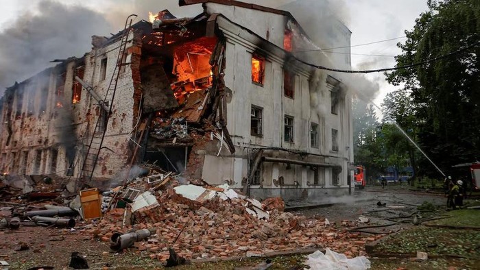 Serangan drone Rusia ke Ukraina di Kharkiv (Reuters) Serangan drone Rusia ke Ukraina di Kharkiv (Reuters)