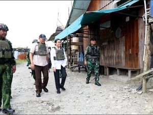 Kunjungan Kerja ke Papua, Sri Mulyani Pakai Rompi Anti Peluru Kunjungan Kerja ke Papua, Sri Mulyani Pakai Rompi Anti Peluru