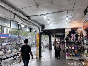 Pedagang Malioboro Ngeluh Sepi Pembeli saat Long Weekend Idul Adha Pedagang Malioboro Ngeluh Sepi Pembeli saat Long Weekend Idul Adha