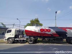 Diniatul Tewas Usai Motornya Selip Saat Salip Truk Tangki di Pasuruan