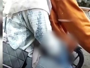Viral Pemotor di Tulungagung Celananya Dirogoh Wanita yang Diboncengkan Viral Pemotor di Tulungagung Celananya Dirogoh Wanita yang Diboncengkan