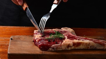 Penyakit Apa yang Bisa Dipicu karena Konsumsi Daging Berlebihan?