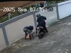 Viral Perempuan di Batam Dijambret hingga Tersungkur Viral Perempuan di Batam Dijambret hingga Tersungkur