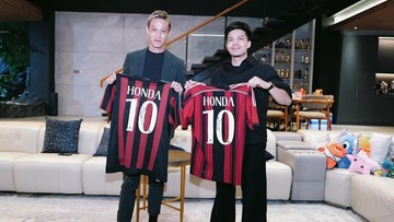 Atta Halilintar Ajak Keisuke Honda Makan di Rumah, Bikin Iri!