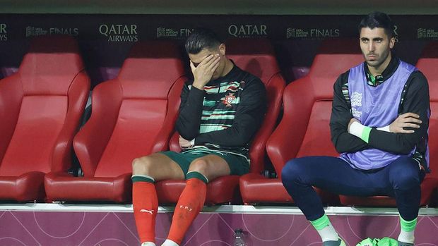MUNICH, GERMANY - JUNE 8:  Cristiano Ronaldo of Portugal looks disappointed & dejected with his head in his hands after being substituted off the pitch injured during the UEFA Nations League 2025 final match between Portugal and Spain at Munich Football Arena on June 8, 2025 in Munich, Germany. (Photo by Crystal Pix/MB Media/Getty Images)