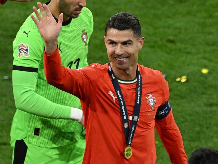Soccer Football - Nations League - Final - Portugal v Spain - Allianz Arena, Munich, Germany - June 9, 2025 Portugal's Cristiano Ronaldo celebrates after winning the Nations League REUTERS/Annegret Hilse
