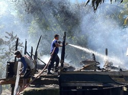 Rumah Kepala BPD di Bone Terbakar Jelang Anak Nikah, Uang Rp 75 Juta Hangus