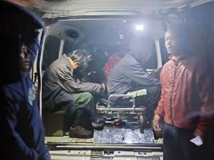 Belasan Pendaki Gunung Lawu Sempat Hilang Kontak Saat Mendaki Via Jalur Ilegal Belasan Pendaki Gunung Lawu Sempat Hilang Kontak Saat Mendaki Via Jalur Ilegal