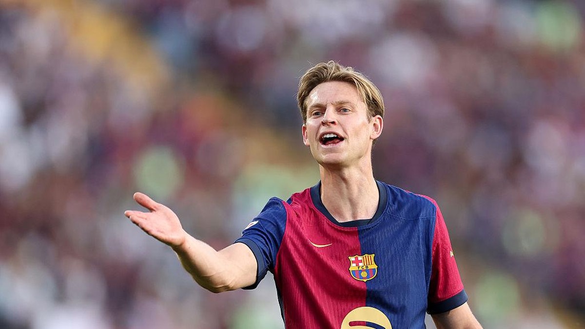 Frenkie De Jong absen latihan Barcelona menatap duel dengan Real Madrid. (Foto: Getty Images/Flor Tan Jun)
