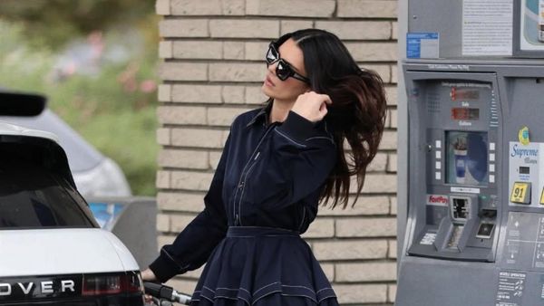 Foto: Saat Seleb Dunia Isi Bensin Tanpa Dibantu Petugas, Gaya Tetap Maksimal