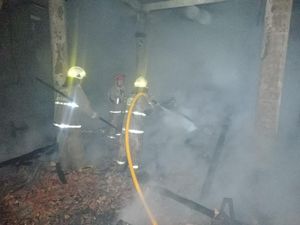 Video: Si Jago Merah Lahap Vihara di Cilincing, Kerugian Capai Rp 1 M Video: Si Jago Merah Lahap Vihara di Cilincing, Kerugian Capai Rp 1 M