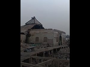 Video: Musala di Penjaringan Berdiri Kokoh saat Rumah Sekitarnya Hangus Terbakar Video: Musala di Penjaringan Berdiri Kokoh saat Rumah Sekitarnya Hangus Terbakar
