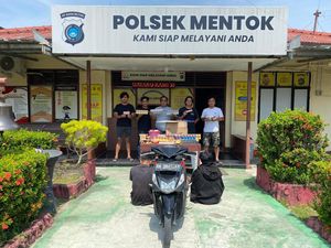 2 Pria di Bangka Barat Ditangkap Polisi Usai Bobol Toko, Kecanduan Sabu-Judol 2 Pria di Bangka Barat Ditangkap Polisi Usai Bobol Toko, Kecanduan Sabu-Judol