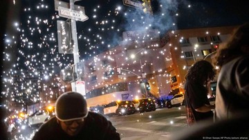 Los Angeles Rusuh, Demonstran Protes Kebijakan Migrasi Bentrok dengan Aparat