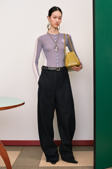 Foto: Koleksi Tory Burch Resort 2026, Eksperimen Workwear Vintage Jepang
