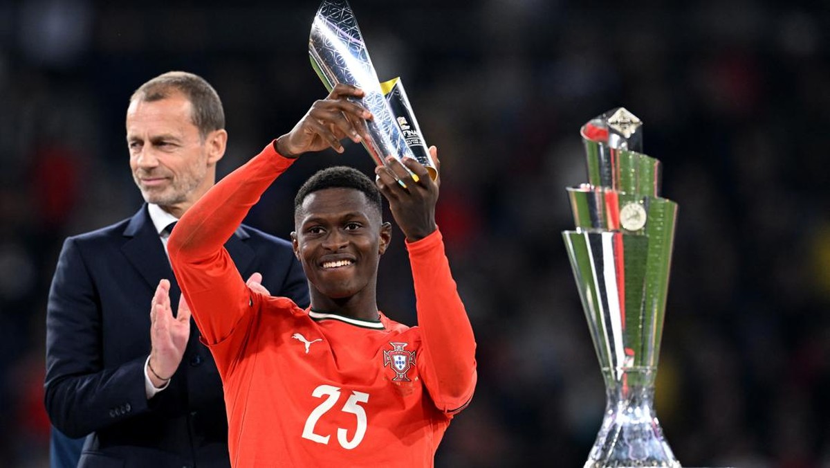 Nuno Mendes bawa Portugal juara UEFA Nations League. (Foto: REUTERS/Angelika Warmuth)