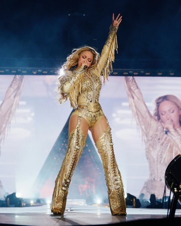 Gaya Flawless Beyonce Atasi Insiden Celana Melorot di Konser Cowboy Carter